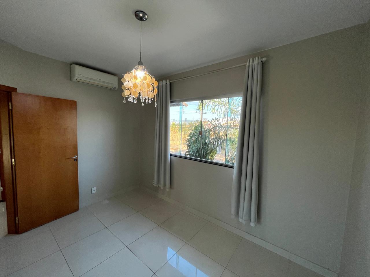 Sobrado de Luxo no Parque Anhanguera - 3 Quartos sendo 2 Suítes - 4 Vagas