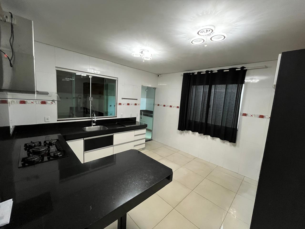 Sobrado de Luxo no Parque Anhanguera - 3 Quartos sendo 2 Suítes - 4 Vagas