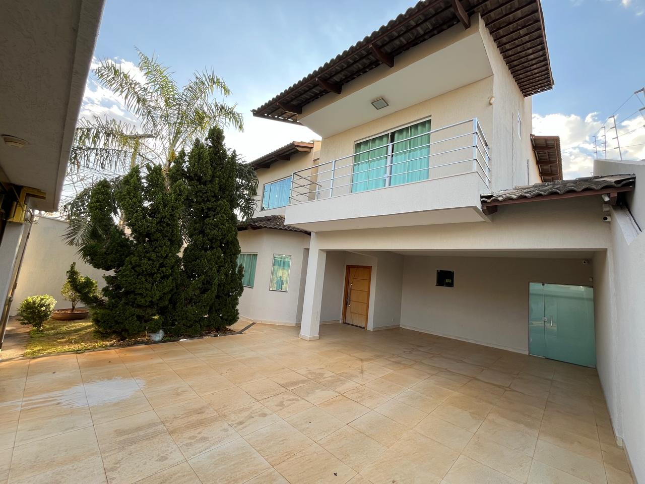 Sobrado de Luxo no Parque Anhanguera - 3 Quartos sendo 2 Suítes - 4 Vagas