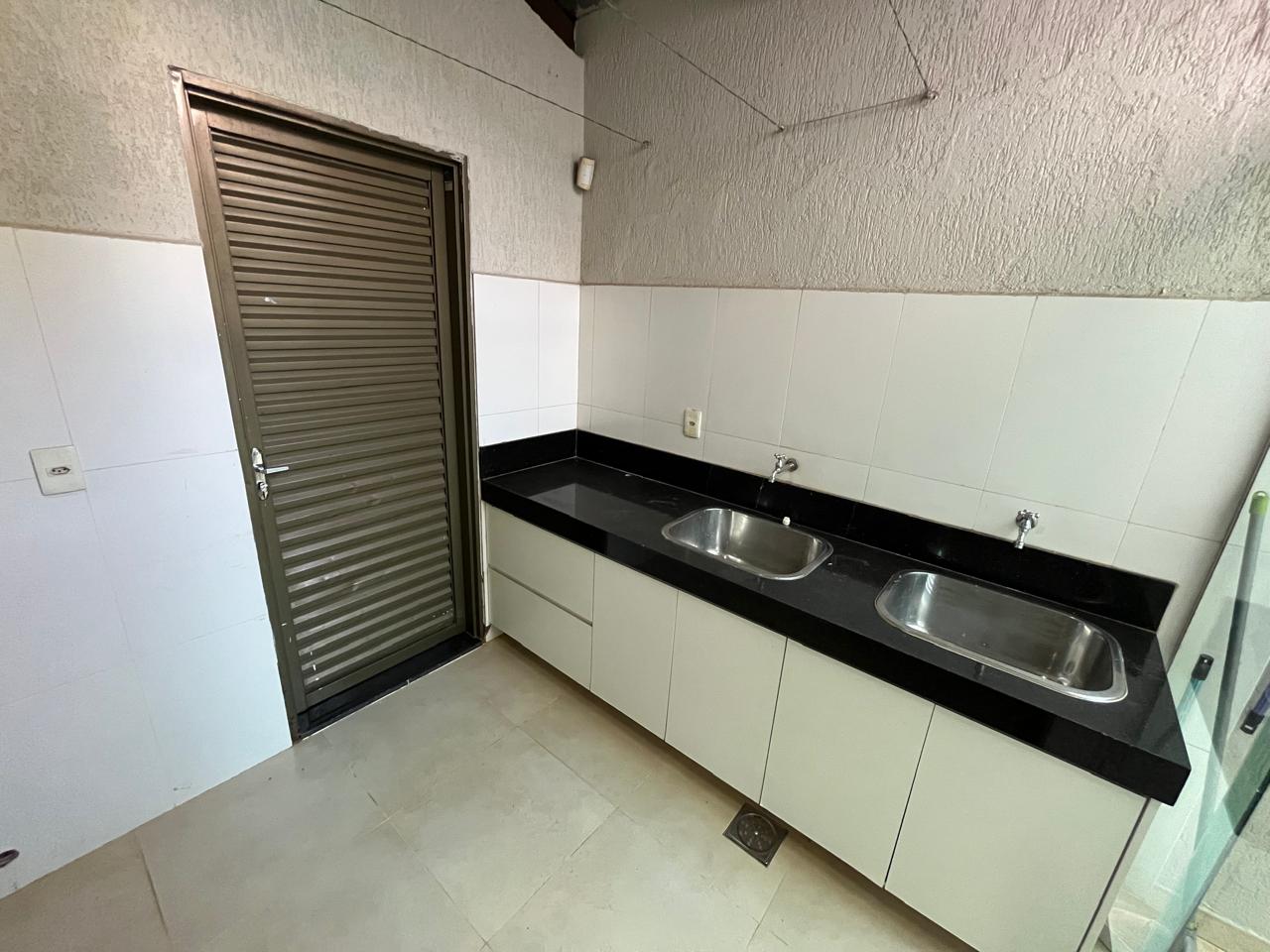 Sobrado de Luxo no Parque Anhanguera - 3 Quartos sendo 2 Suítes - 4 Vagas