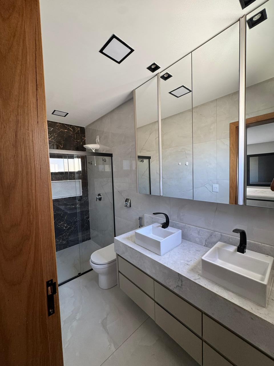 Casa de Luxo Mobiliada com Projeto Assinado - Condomínio Parque Ville Jacarandá