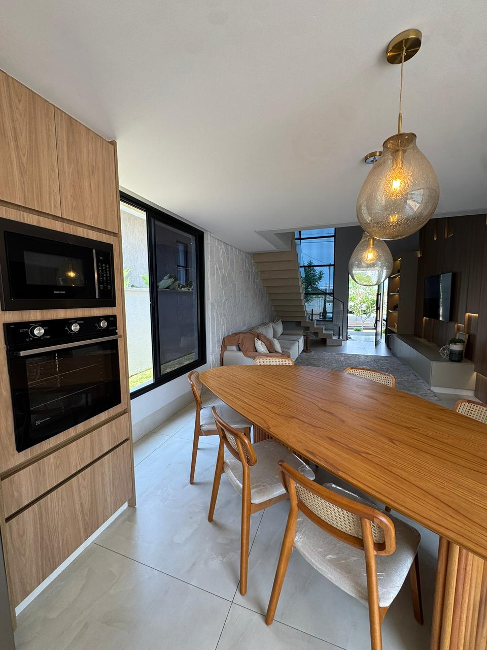 Casa de Luxo Mobiliada com Projeto Assinado - Condomínio Parque Ville Jacarandá