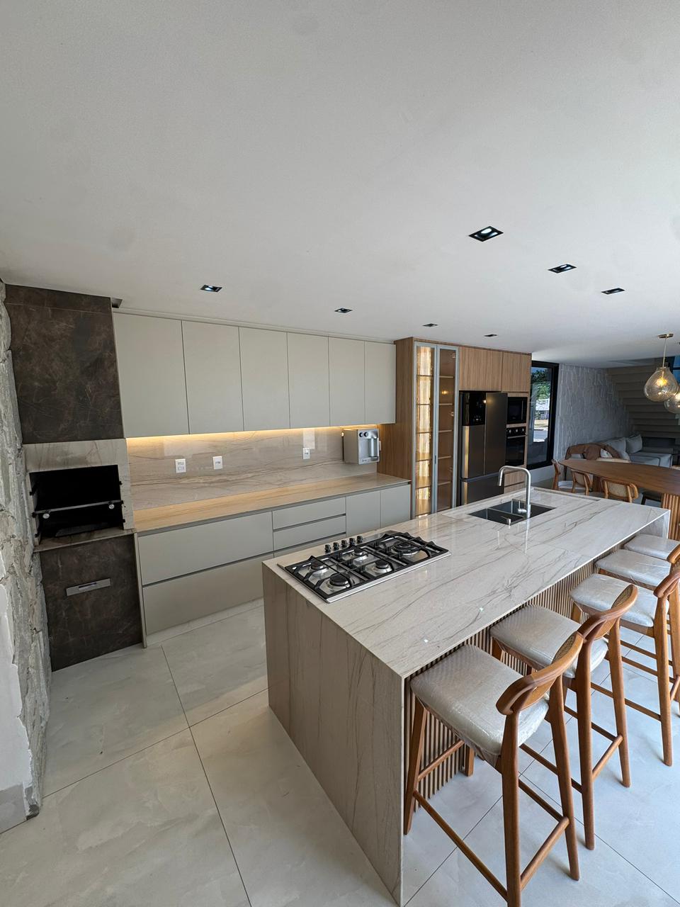 Casa de Luxo Mobiliada com Projeto Assinado - Condomínio Parque Ville Jacarandá