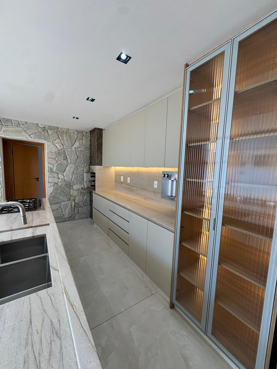 Casa de Luxo Mobiliada com Projeto Assinado - Condomínio Parque Ville Jacarandá