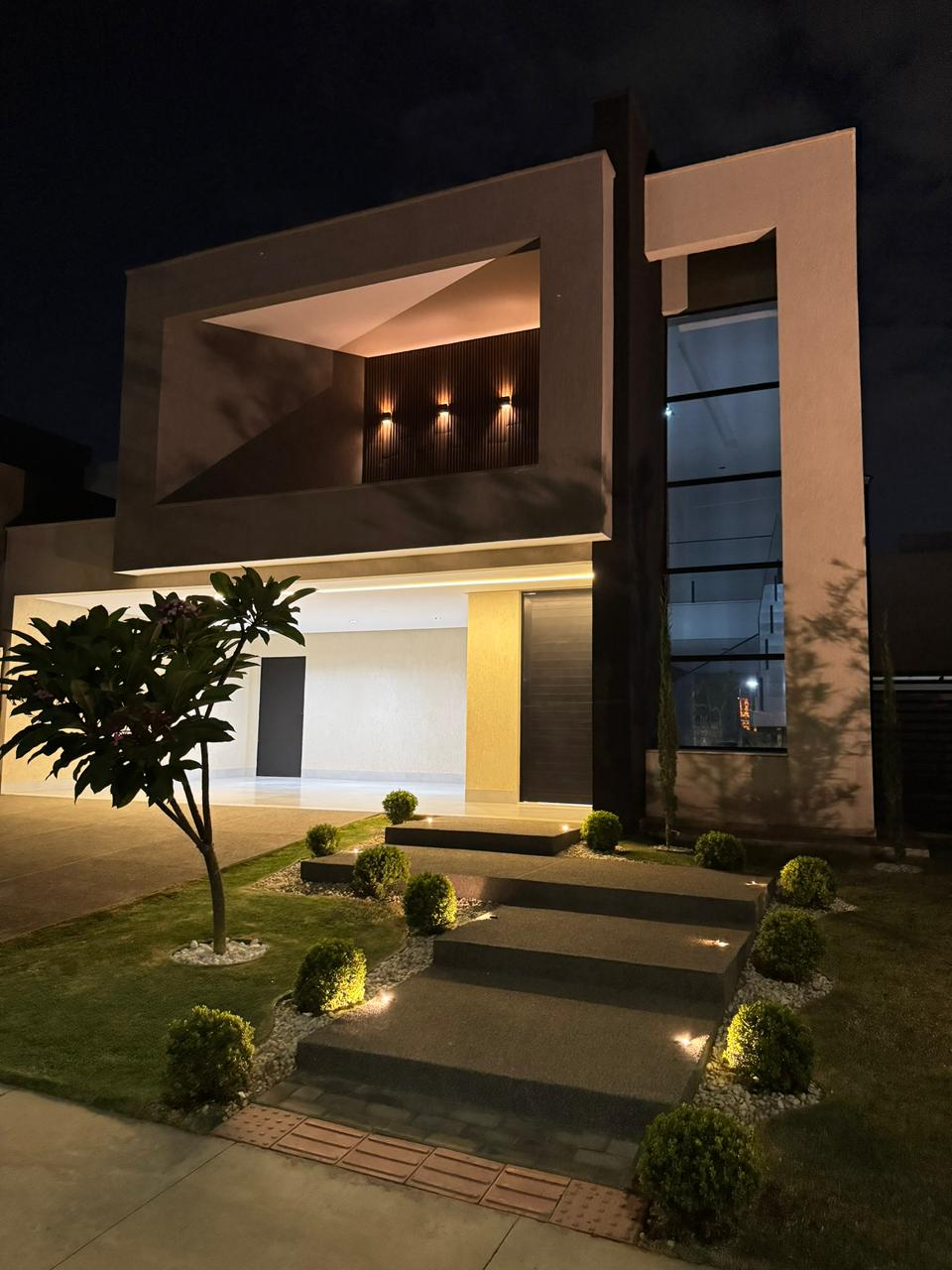 Casa de Luxo Mobiliada com Projeto Assinado - Condomínio Parque Ville Jacarandá