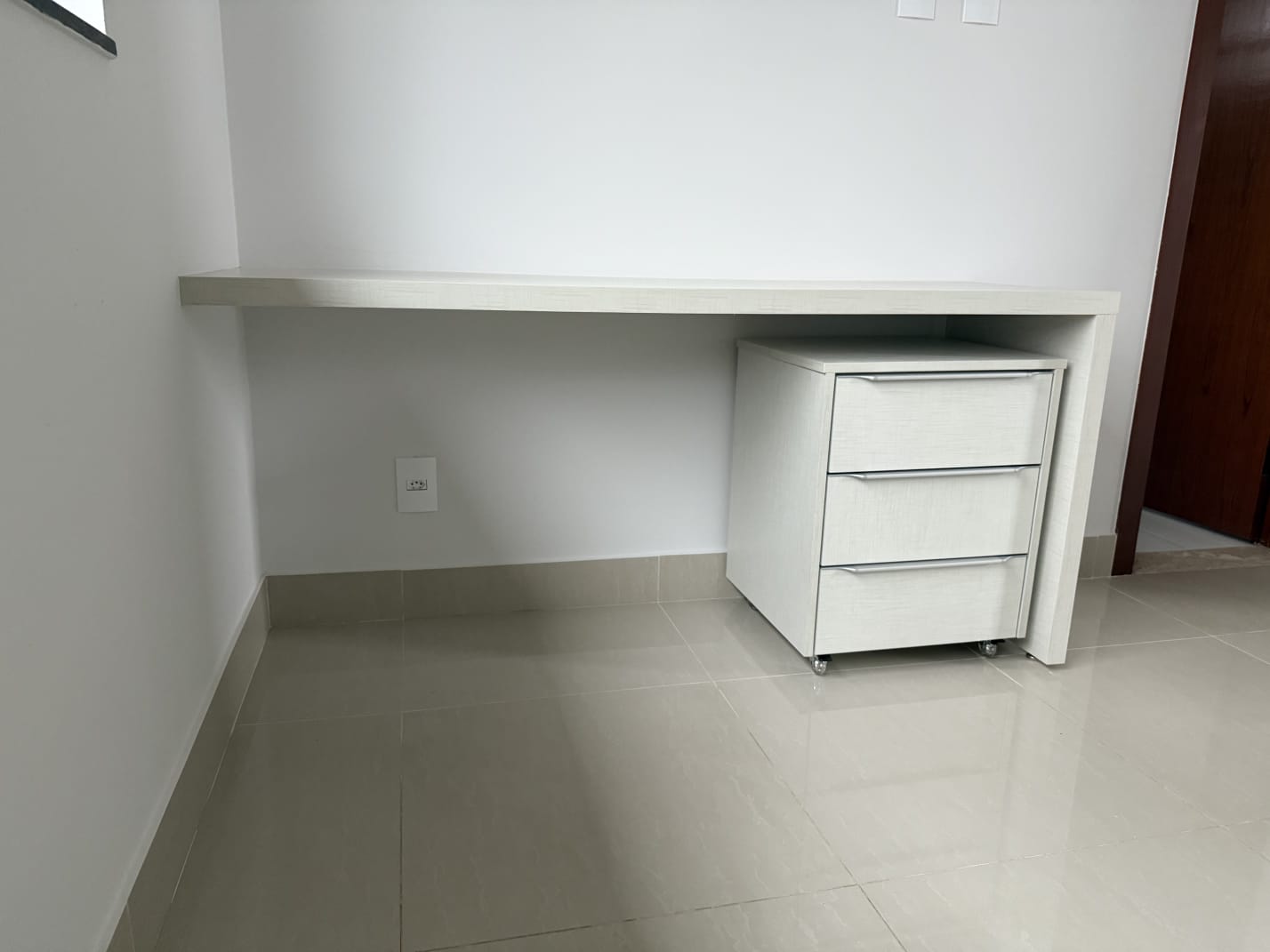 Sobrado de Luxo no Portal do Sol I - 4 Suítes com Piscina