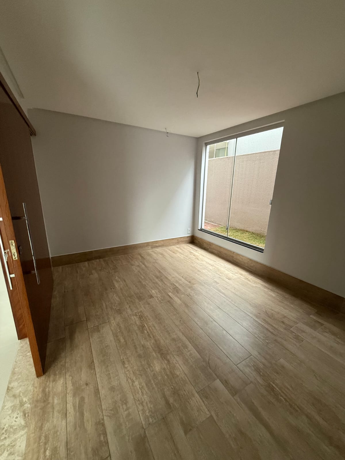 Sobrado de Luxo no Portal do Sol I - 4 Suítes com Piscina