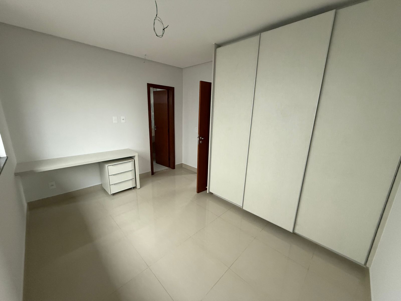 Sobrado de Luxo no Portal do Sol I - 4 Suítes com Piscina