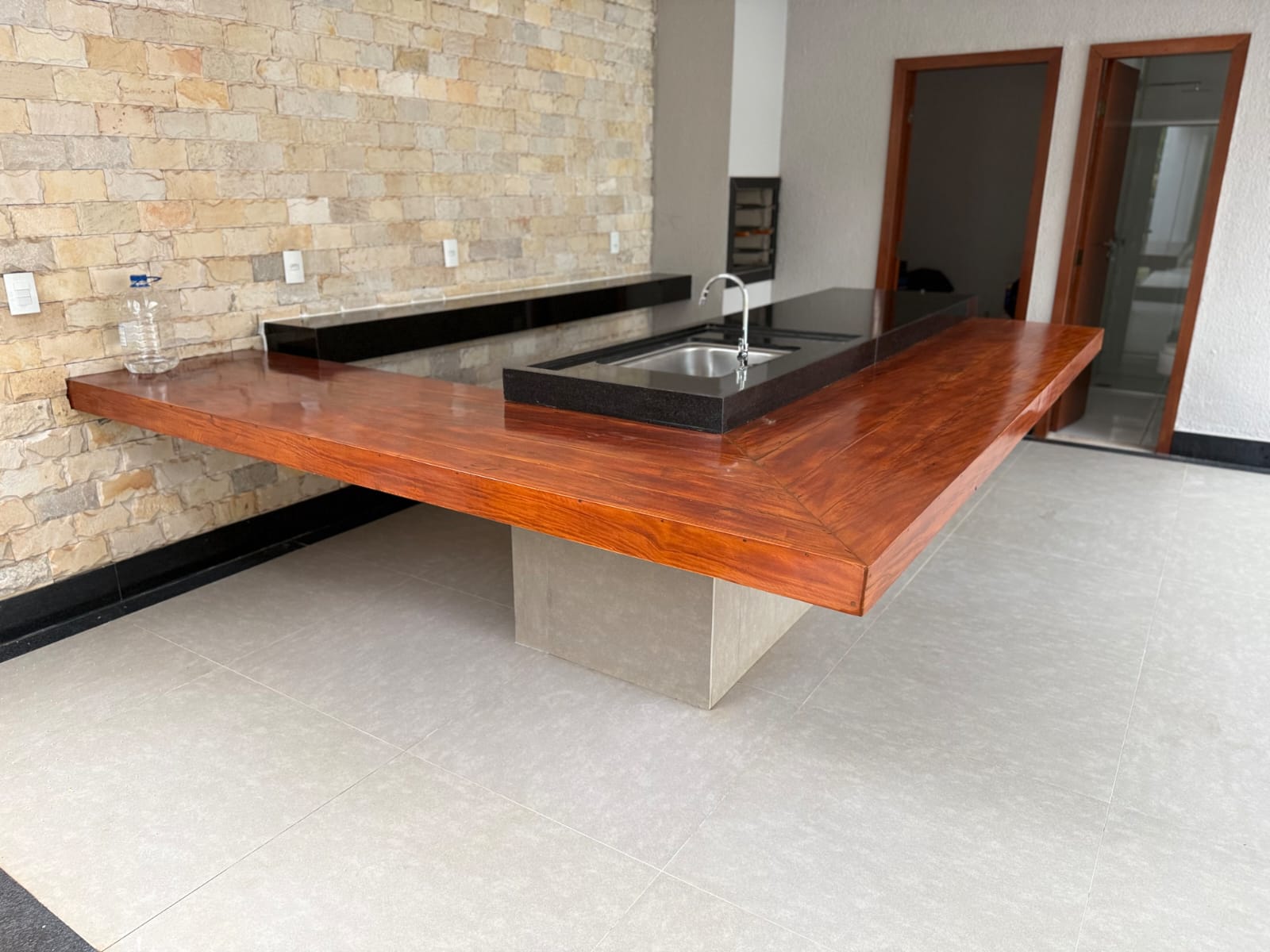 Sobrado de Luxo no Portal do Sol I - 4 Suítes com Piscina