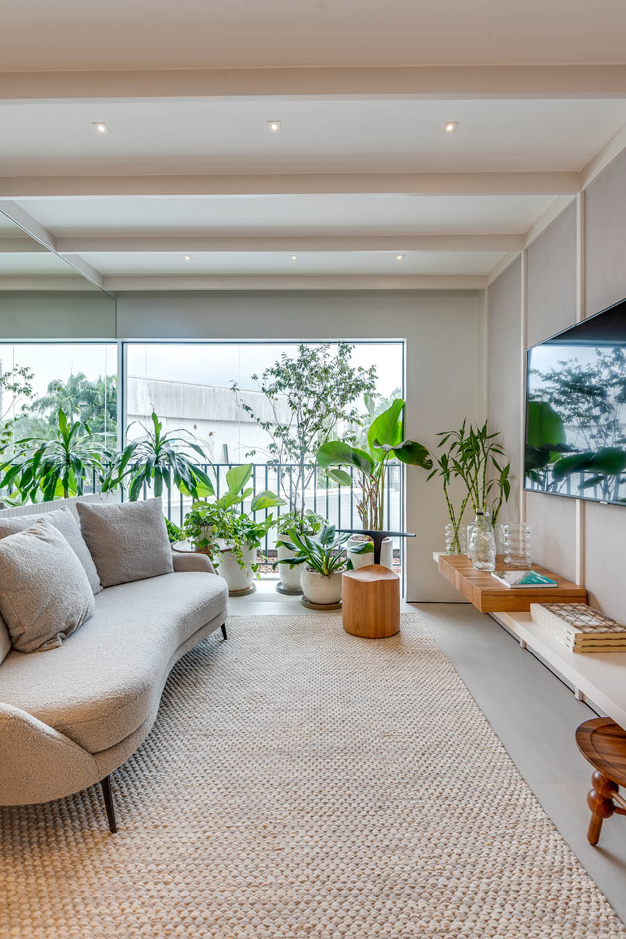 Apartamento 2Q Alto Padrão no Setor Bueno - Edifício Sync - Andar Alto Nascente