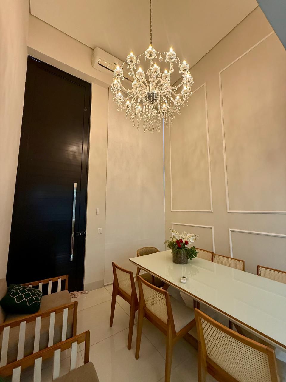 Casa Semi-Nova Totalmente Mobiliada no Papillon Park - Lote de Esquina 407m²