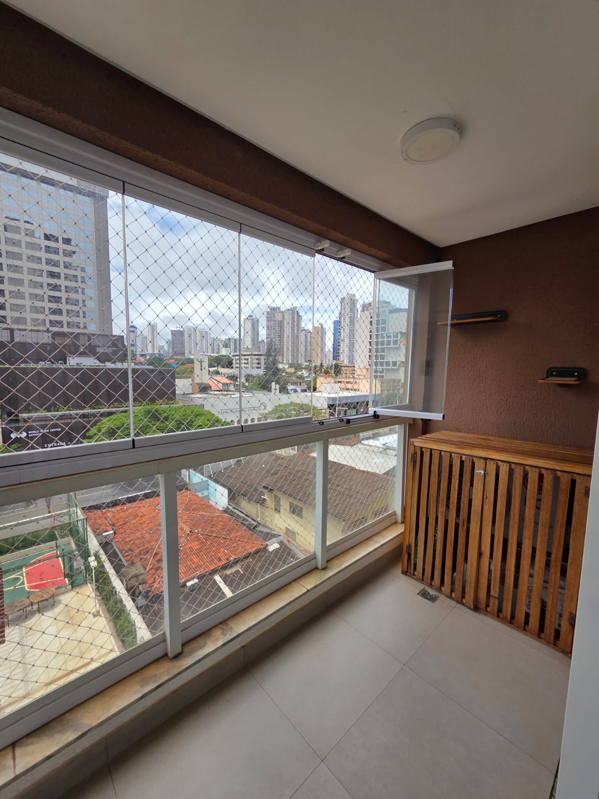 Apartamento Reformado no K Apartments - 1 Quarto com Sacada Fechada