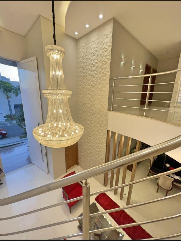 Sobrado de Alto Padrão com 5 Suítes e Piscina Aquecida - Garavelo