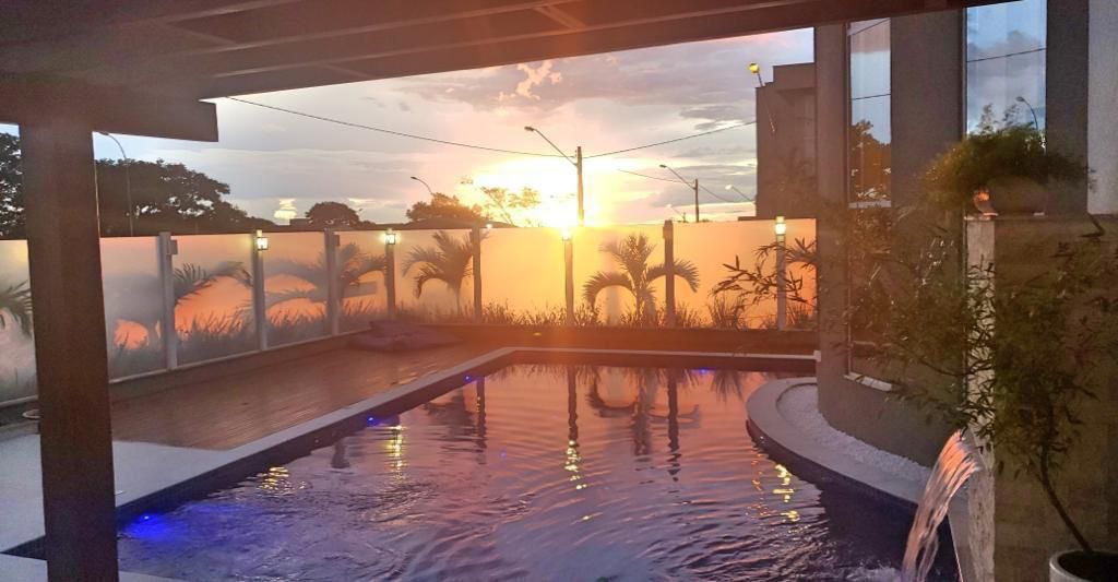 Sobrado de Alto Padrão com 5 Suítes e Piscina Aquecida - Garavelo