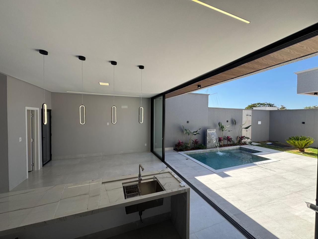 Casa Moderna de Alto Padrão com Piscina e 3 Suítes - Projeto Exclusivo