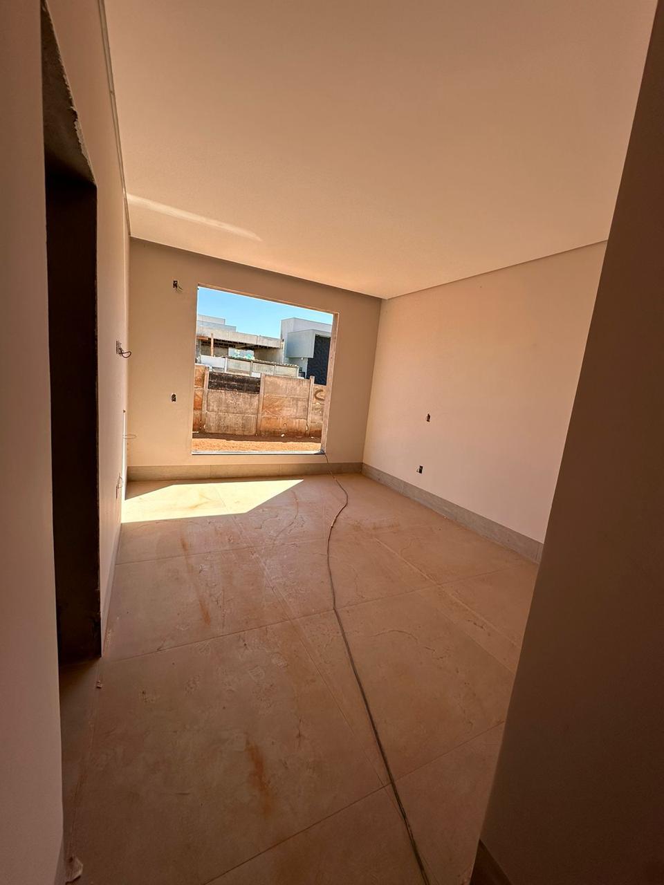 Casa Luxuosa em Construção - 4 Suítes com Área Gourmet e Piscina