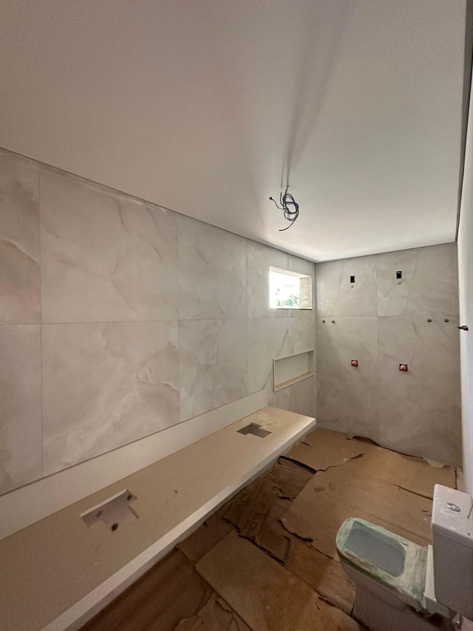 Casa Luxuosa em Construção - 4 Suítes com Área Gourmet e Piscina