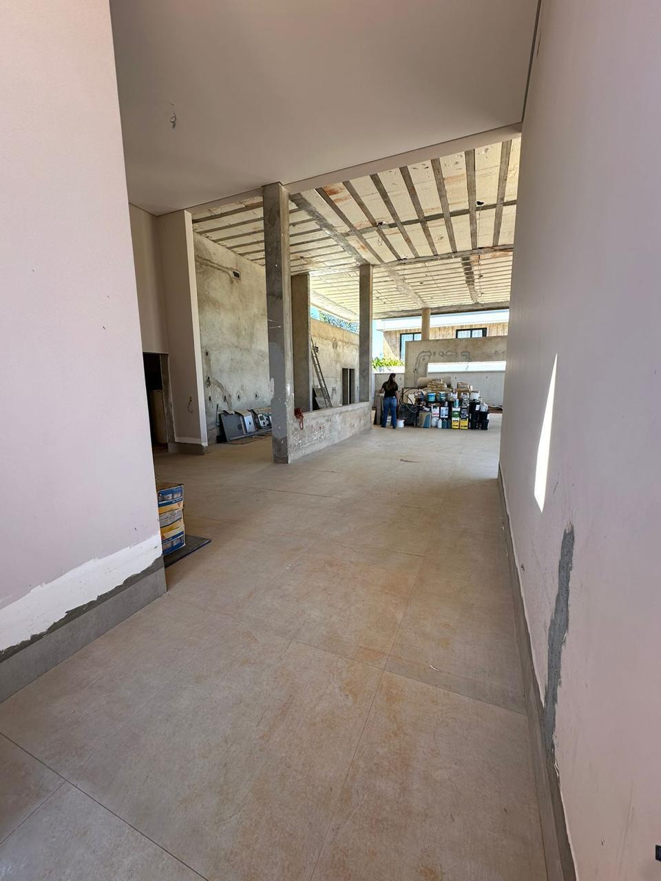 Casa Luxuosa em Construção - 4 Suítes com Área Gourmet e Piscina