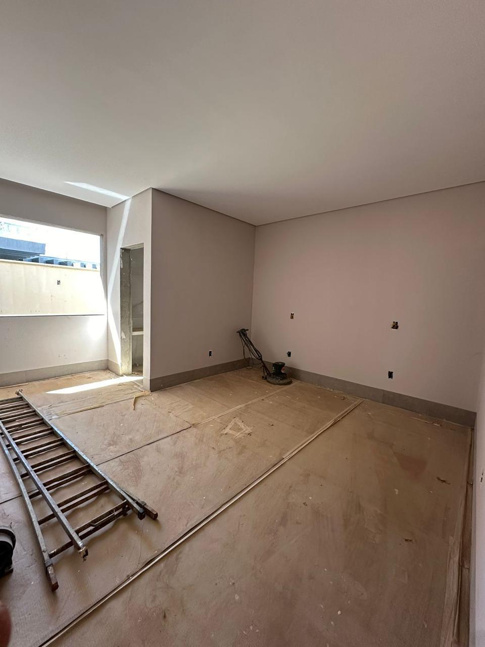 Casa Luxuosa em Construção - 4 Suítes com Área Gourmet e Piscina