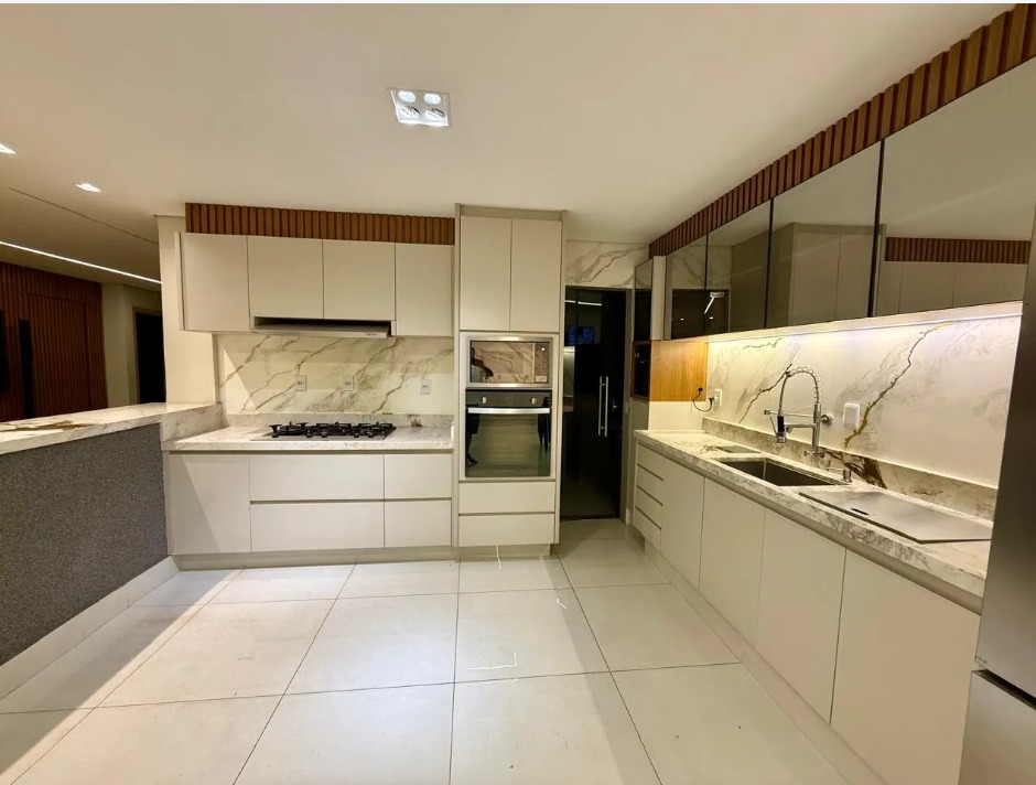 Casa Semi-Nova Mobiliada no Papillon Park - Lote de Esquina 407m²