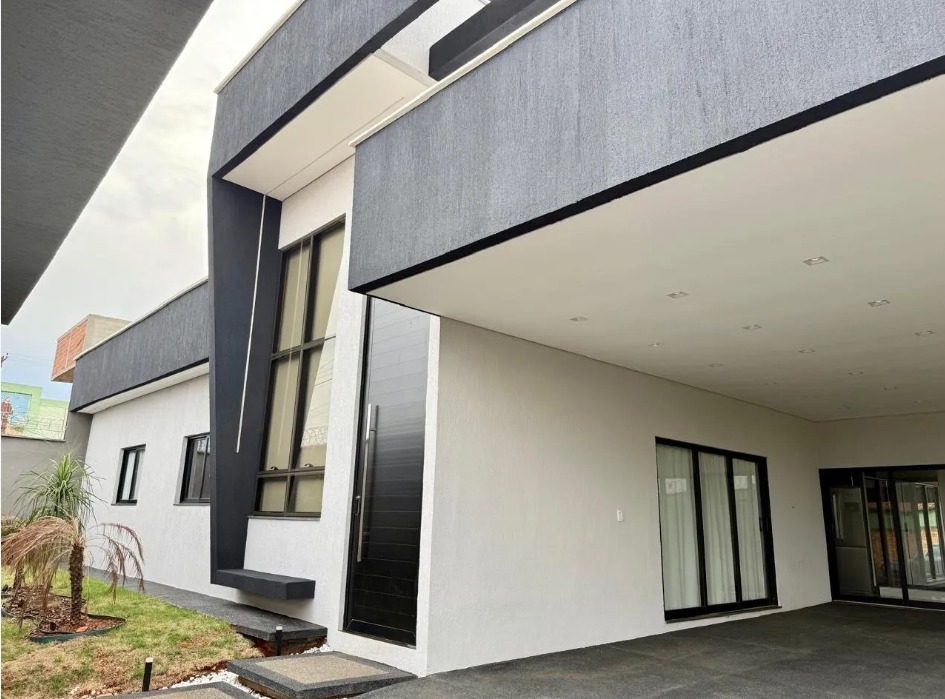 Casa Semi-Nova Mobiliada no Papillon Park - Lote de Esquina 407m²