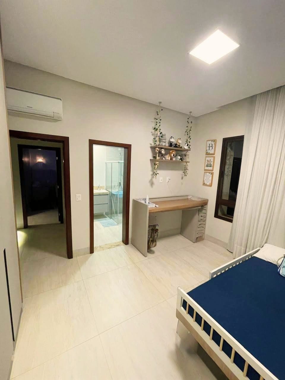 Sobrado Exclusivo 3 Suítes com Piscina, SPA e Energia Solar - 510m² de Terreno