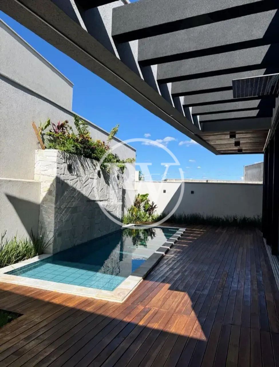 Casa Térrea de Alto Padrão, 290m², 3 Suítes, Piscina com Hidro Projeto Assinado