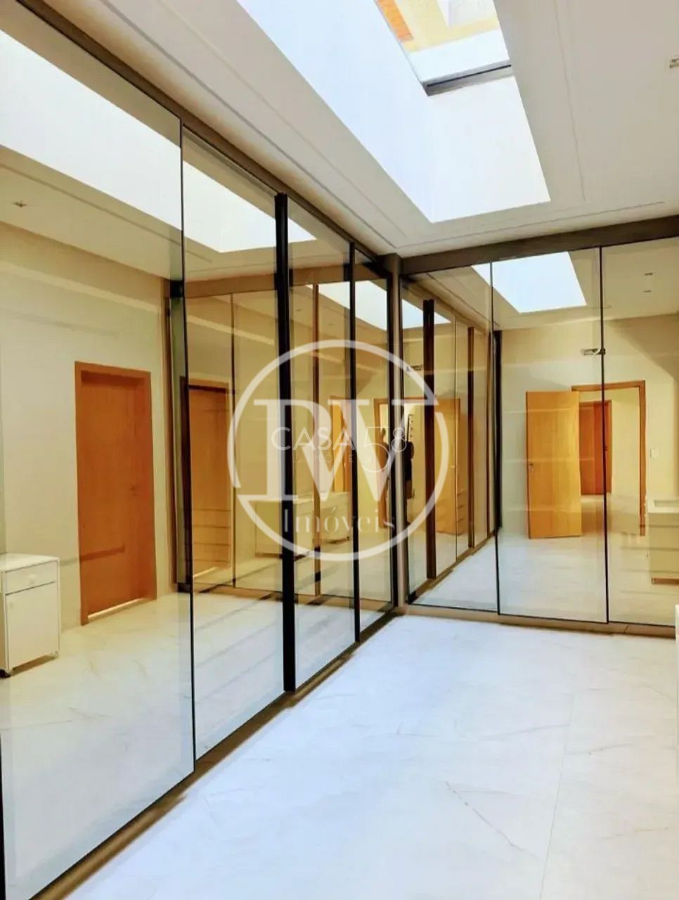 Casa Térrea de Alto Padrão, 290m², 3 Suítes, Piscina com Hidro Projeto Assinado