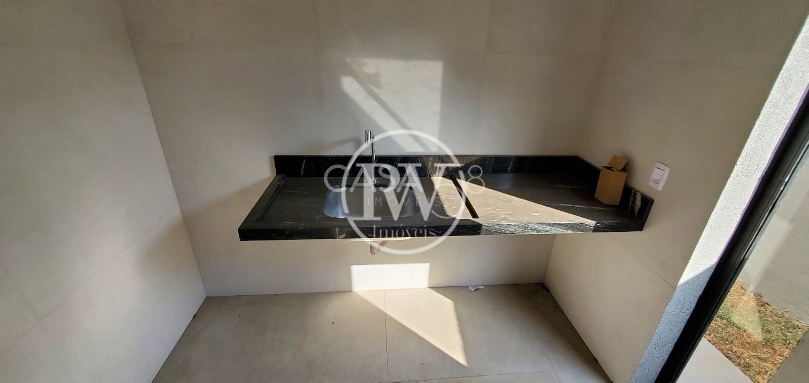 Casa à venda, Jardins Capri, Setor Negrão de Lima, 4 Quartos sendo 4 Suítes