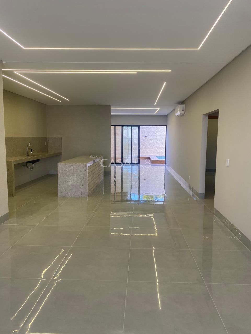 Casa de Alto Padrão com 3 Suítes e Piscina no Setor Faiçalville – 228 m