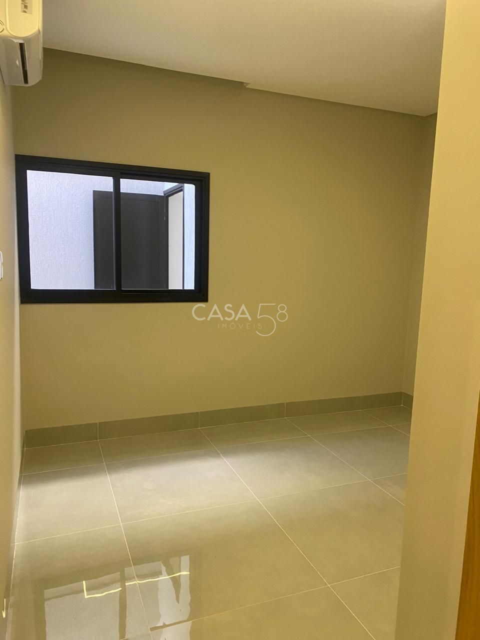 Casa de Alto Padrão com 3 Suítes e Piscina no Setor Faiçalville – 228 m
