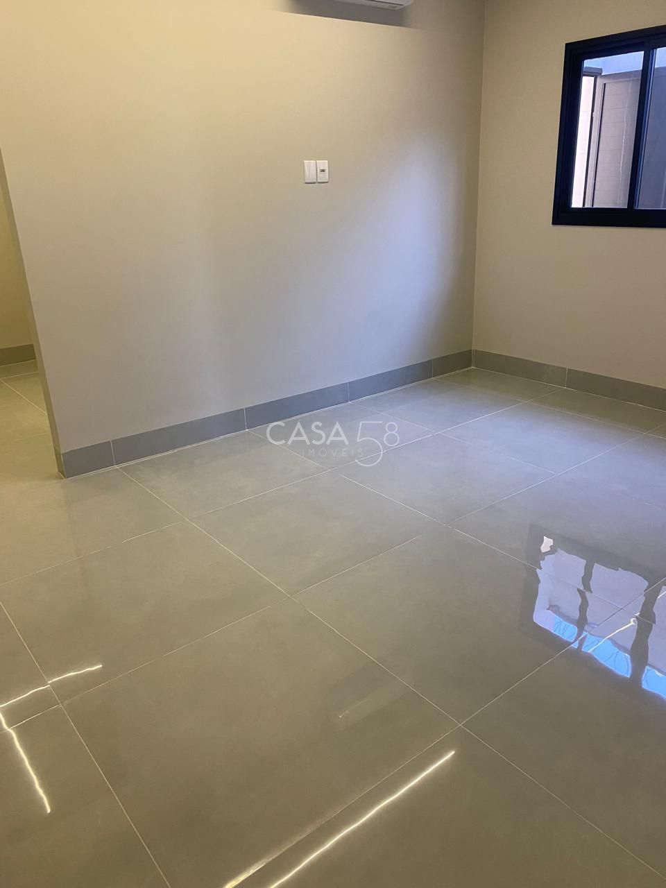 Casa de Alto Padrão com 3 Suítes e Piscina no Setor Faiçalville – 228 m