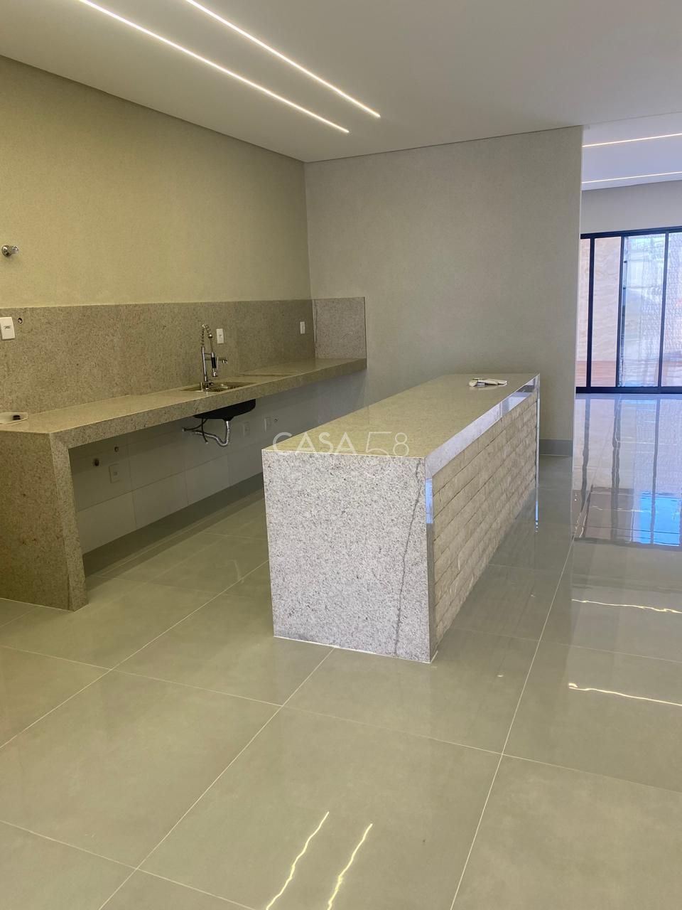 Casa de Alto Padrão com 3 Suítes e Piscina no Setor Faiçalville – 228 m