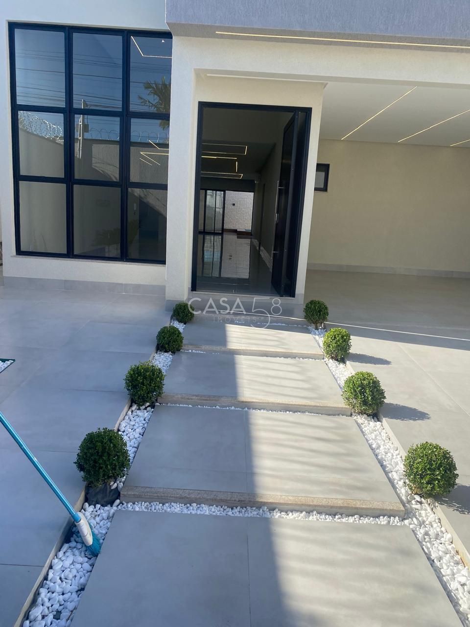 Casa de Alto Padrão com 3 Suítes e Piscina no Setor Faiçalville – 228 m