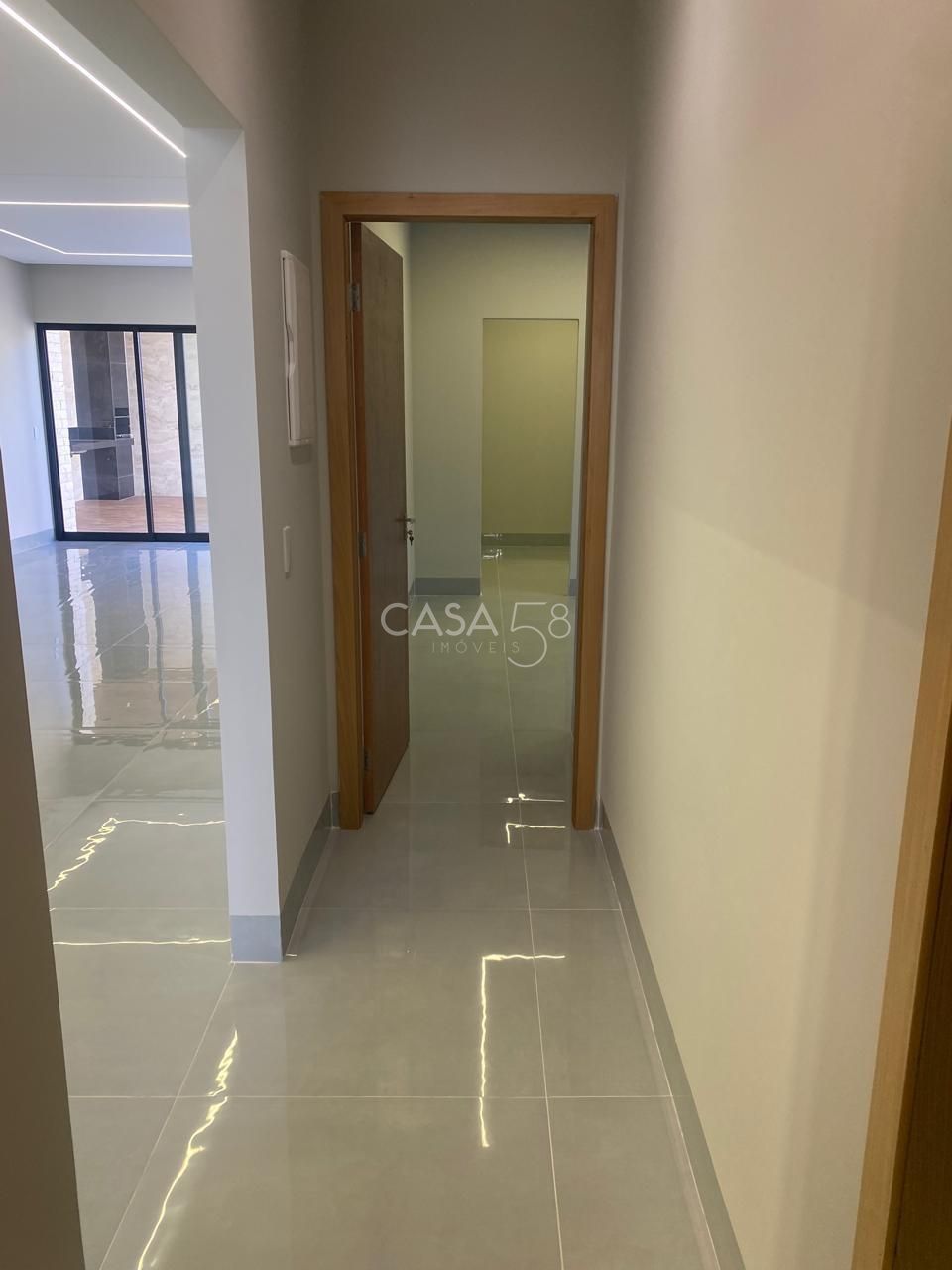 Casa de Alto Padrão com 3 Suítes e Piscina no Setor Faiçalville – 228 m