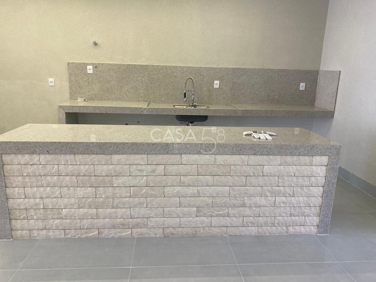 Casa de Alto Padrão com 3 Suítes e Piscina no Setor Faiçalville – 228 m