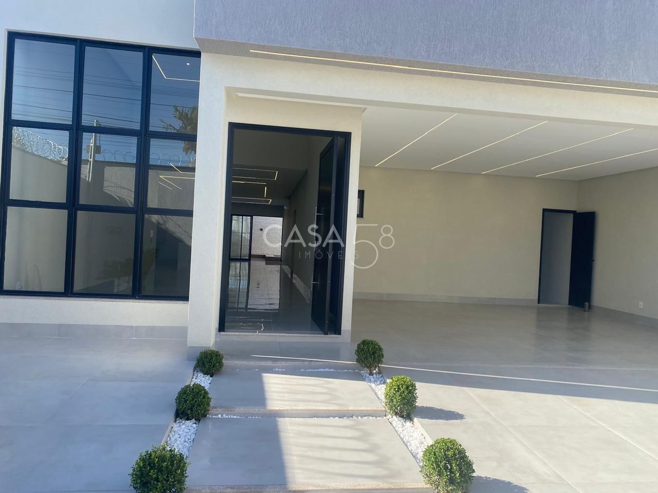 Casa de Alto Padrão com 3 Suítes e Piscina no Setor Faiçalville – 228 m