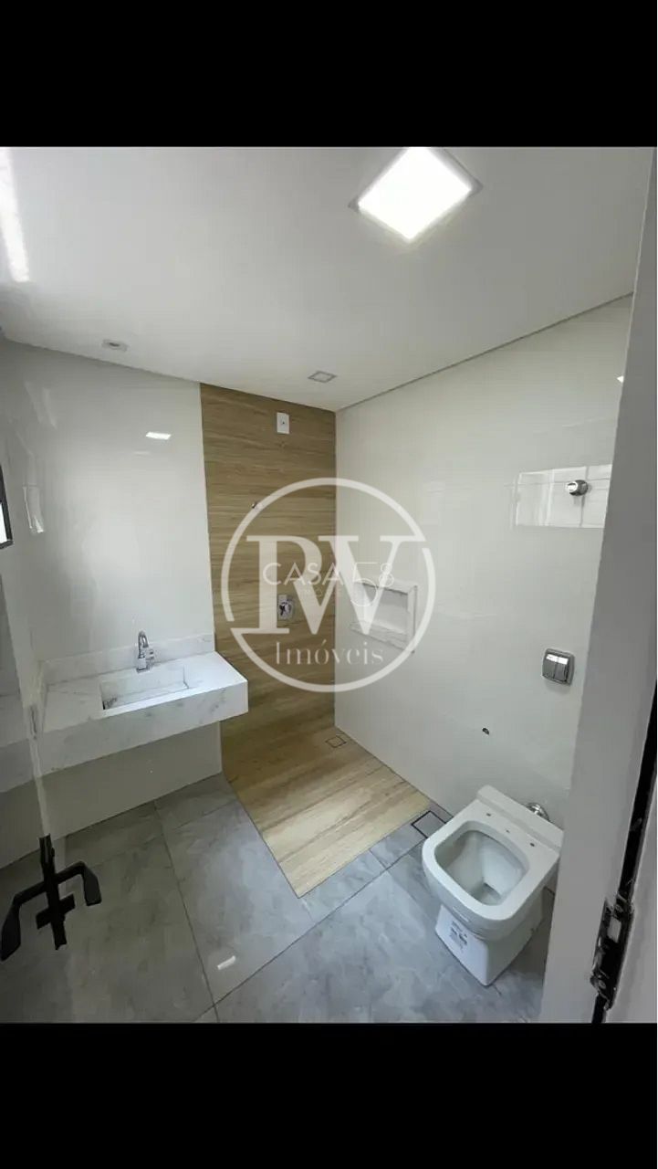 Sobrado à venda, 3 Quartos, sendo 3 suites, Residencial Porto Seguro, Goiânia.