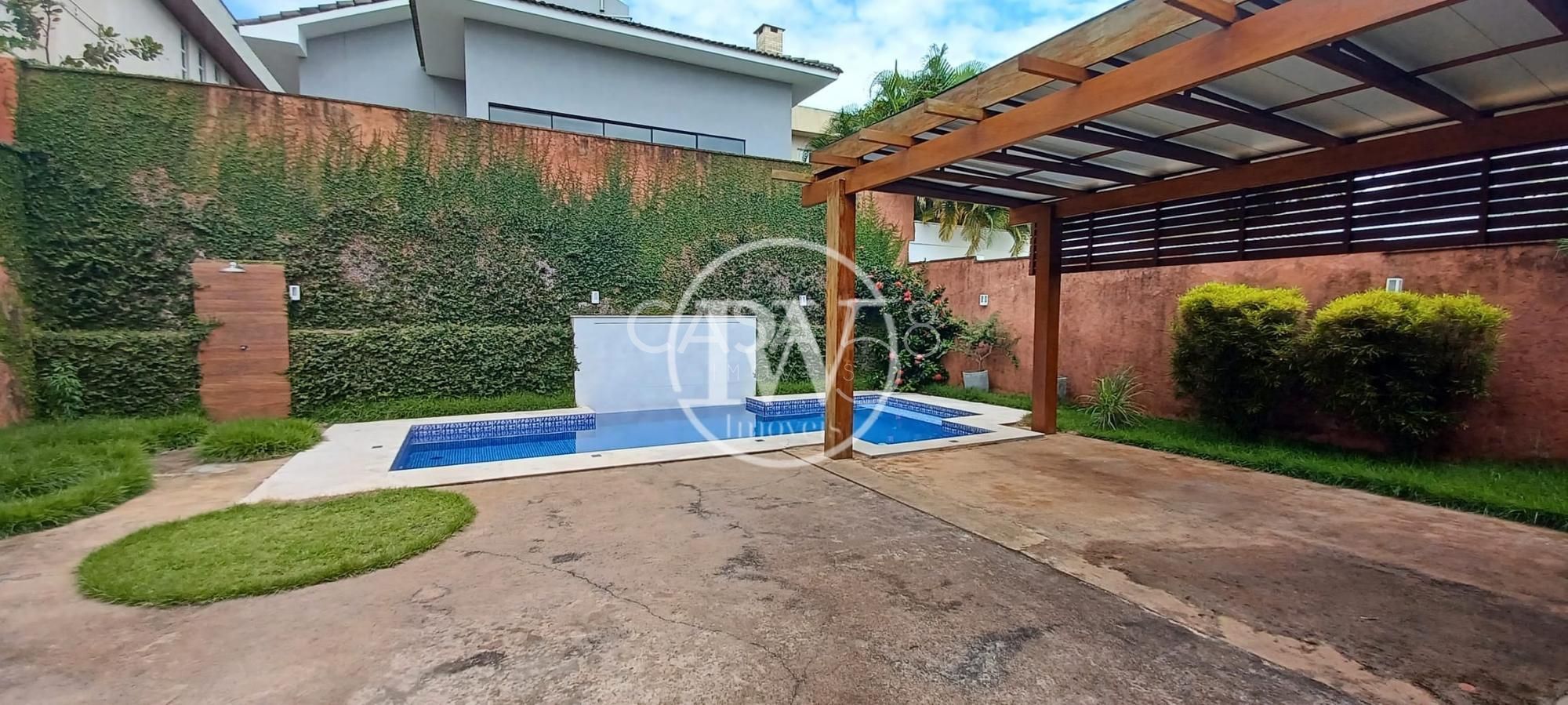 Sobrado de Alto Padrão à Venda no Jardins Atenas 3 Suítes, 320m² Terreno Amplo