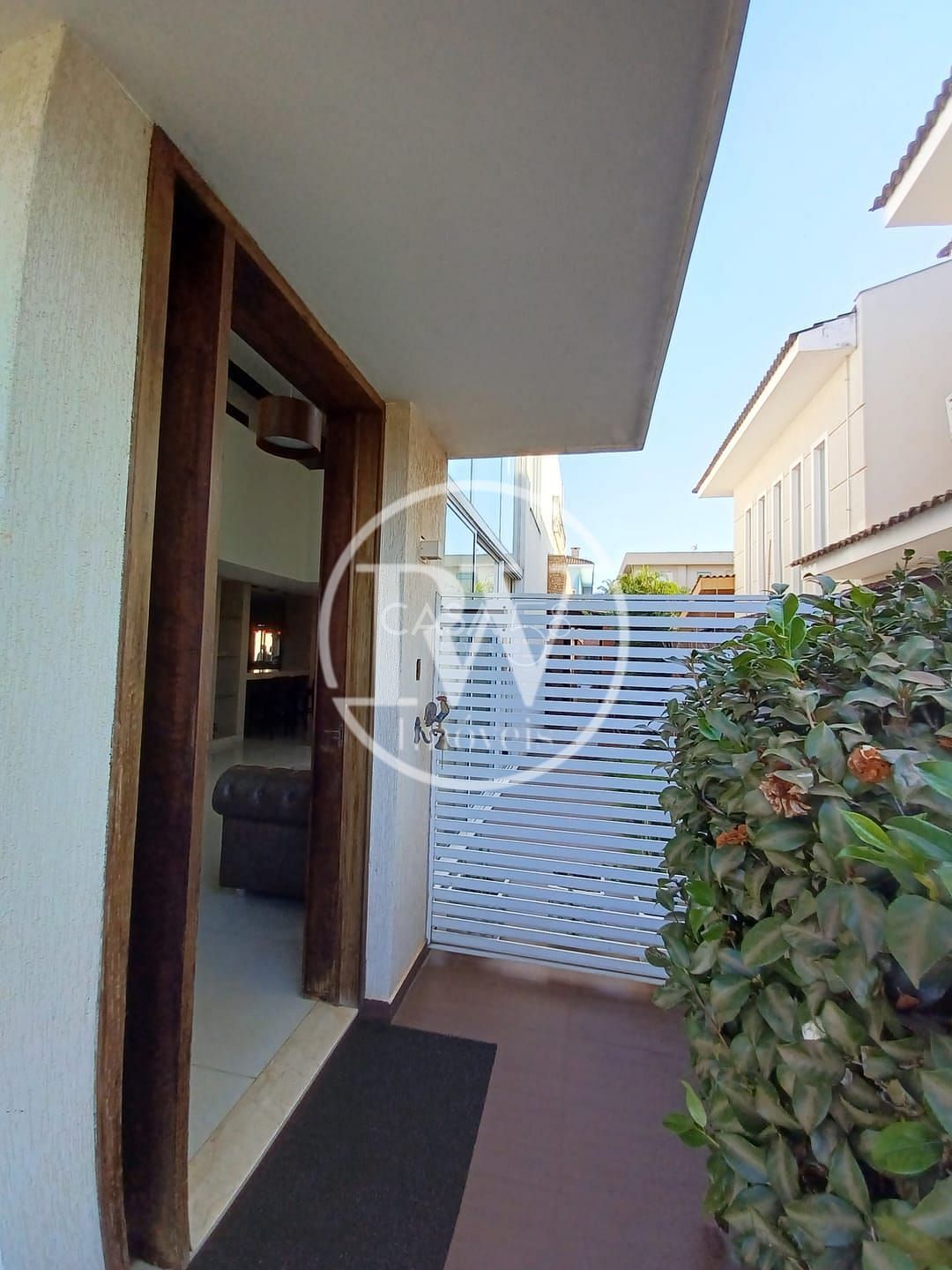 Sobrado de Alto Padrão à Venda no Jardins Atenas 3 Suítes, 320m² Terreno Amplo