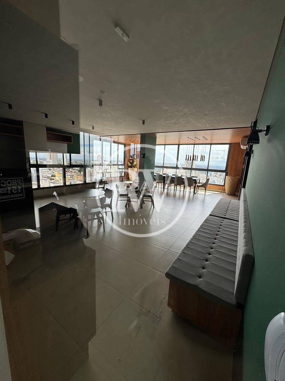 Apartamento à venda no Setor Bueno – 3 suítes, 87m², varanda estendida, 2 vagas