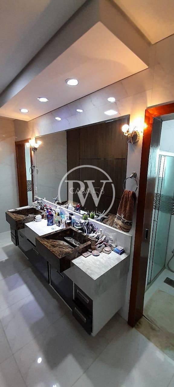 Mansão Exclusiva de Alto Padrão no Condomínio do Lago | 830m² | 5 Suítes