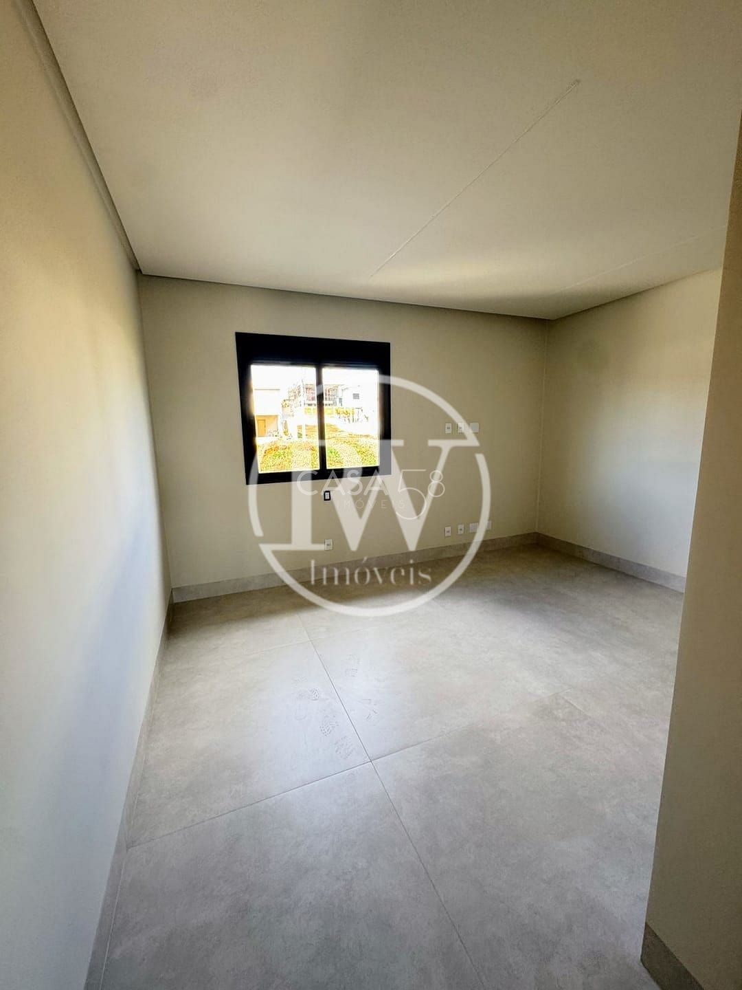 Sobrado de Alto Padrão no Condomínio Jardins Capri – 3 Suítes – 248m² Construído