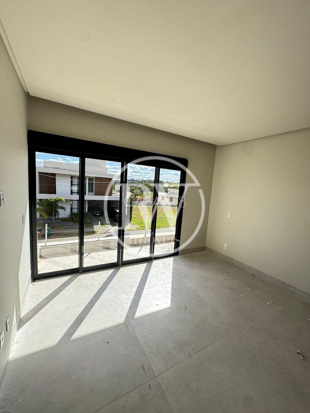 Sobrado de Alto Padrão no Condomínio Jardins Capri – 3 Suítes – 248m² Construído