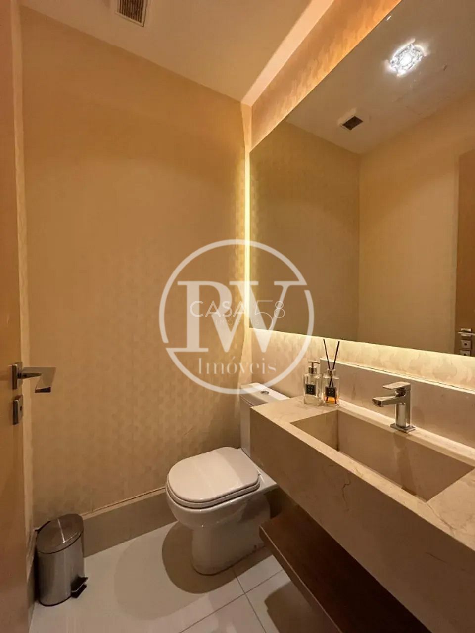 Apartamento de Alto Padrão com 182m² à Venda no 31º Andar | 3 Suítes | Nascente