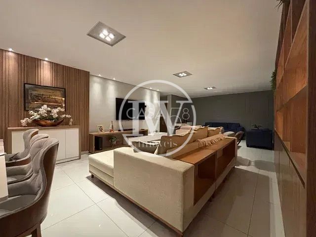 Apartamento de Alto Padrão com 182m² à Venda no 31º Andar | 3 Suítes | Nascente
