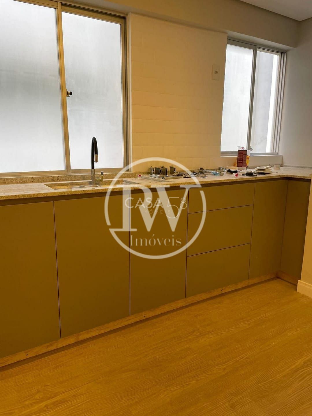 Apartamento Reformado no Setor Bueno - 2 Quartos, Suíte, Home Office e 84 m²