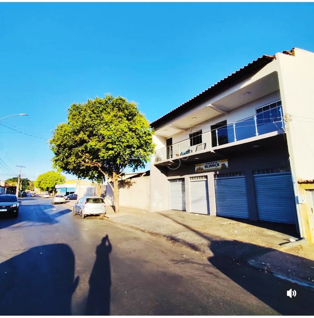 Sobrado Residencial e Comercial à Venda – 4 Quartos 2 Suítes | 373m² Construidos