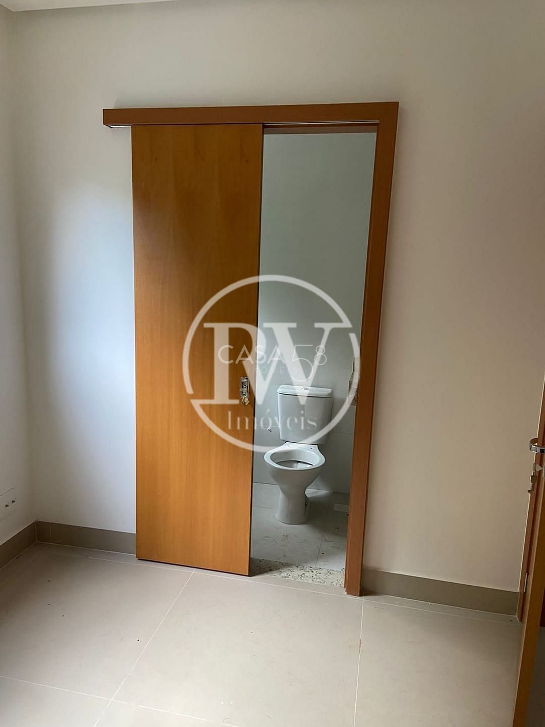 Sobrado no Condomínio Jardins de Lucca – 3 Suítes – 100m² – Lazer Completo