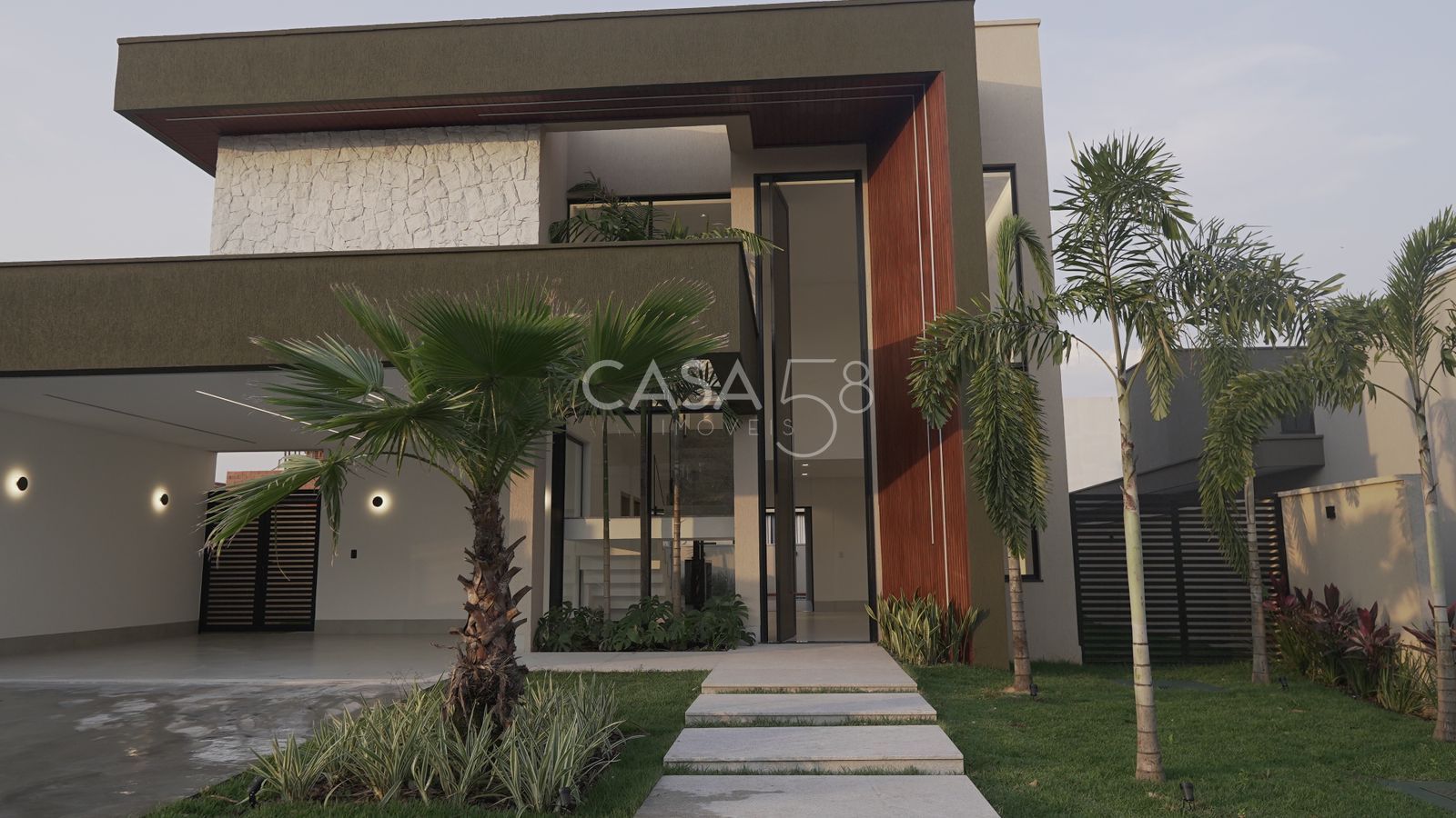 Sobrado 4 Suítes – 270m² Construídos – 470m² Terreno –Portal do Sol Golf Garden